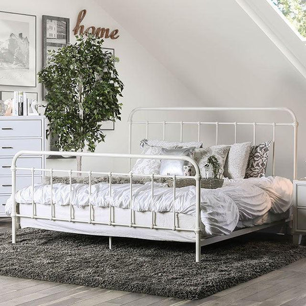 Iria CM7701WH Vintage White Transitional Bed By Furniture Of America - sofafair.com