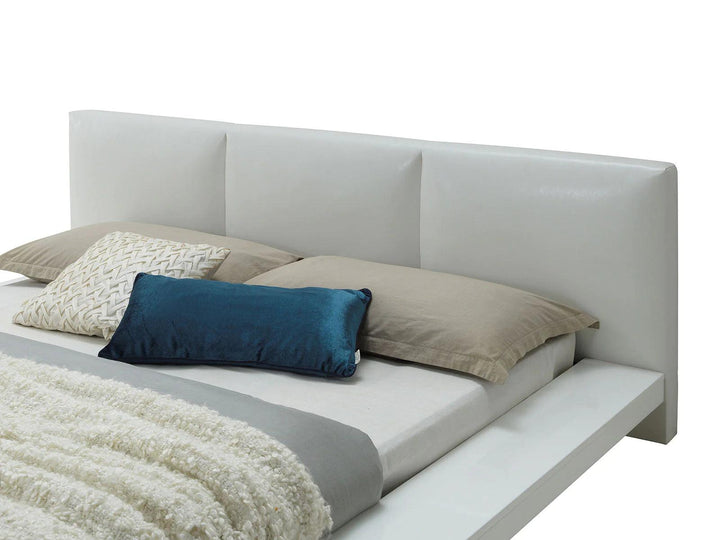 Christie CM7550 White Contemporary Bed By Furniture Of America - sofafair.com