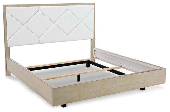 Wendora King Upholstered Bed B950B4 White Contemporary Master Beds By Ashley - sofafair.com