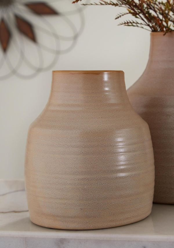 A2000581V Brown/Beige Casual Millcott Vase By Ashley - sofafair.com