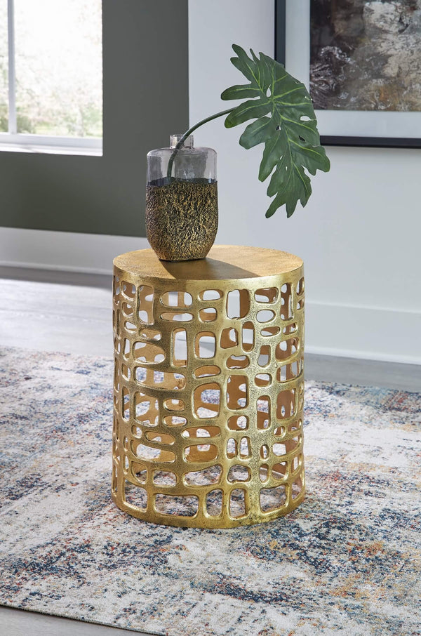 A4000542 Metallic Contemporary Gracylee Accent Table By AFI - sofafair.com