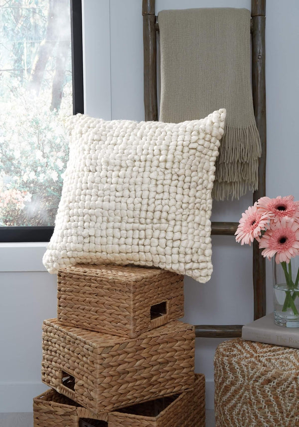 A1000956 White Casual Aavie Pillow (Set of 4) By Ashley - sofafair.com