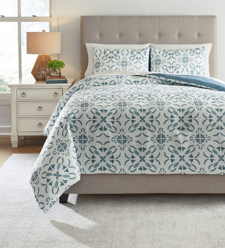 Adason King Comforter Set Q371003K White Contemporary Bathroom Basic Textiles By Ashley - sofafair.com