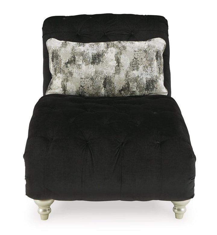 Harriotte Chaise 2620515 Black/Gray Traditional Stationary Upholstery By Ashley - sofafair.com