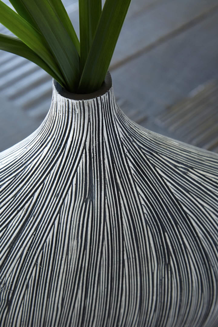 A2000546 Black/Gray Casual Donya Vase By Ashley - sofafair.com