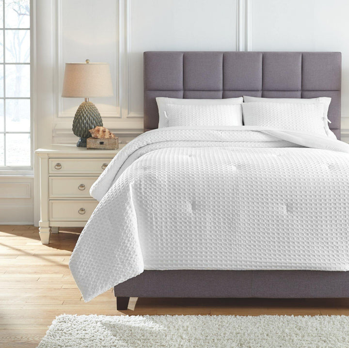 Maurilio 3Piece Queen Comforter Set Q781003Q White Casual Master Top of Beds By AFI - sofafair.com