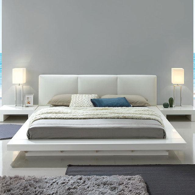 Christie CM7550 White Contemporary Bed By furniture of america - sofafair.com