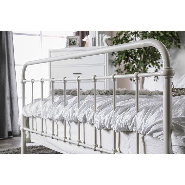 Iria CM7701WH Vintage White Transitional Bed By Furniture Of America - sofafair.com